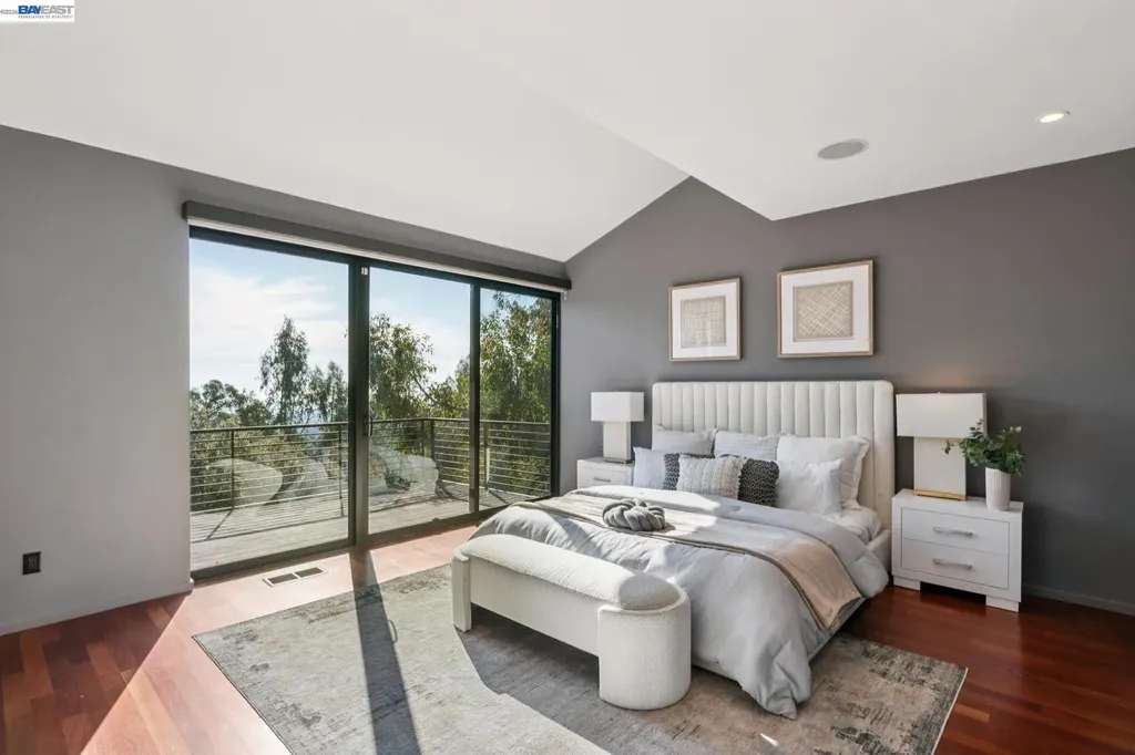 6353 Skyline Boulevard Oakland CA 94611