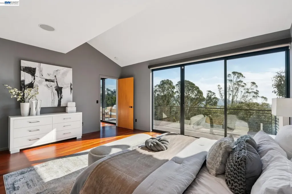 6353 Skyline Boulevard Oakland CA 94611