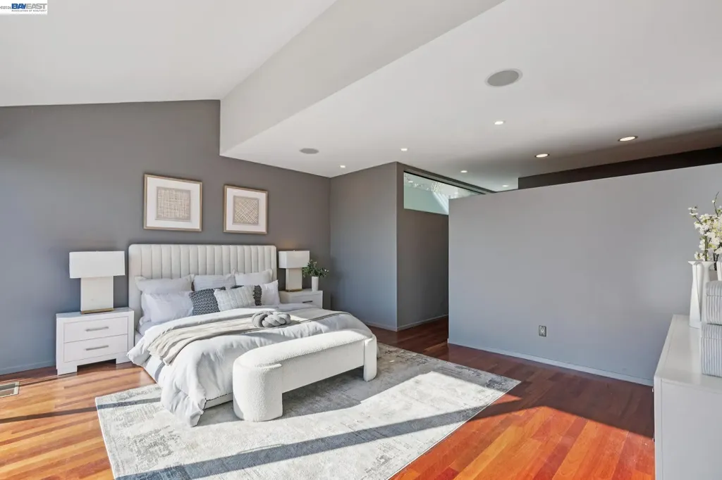 6353 Skyline Boulevard Oakland CA 94611