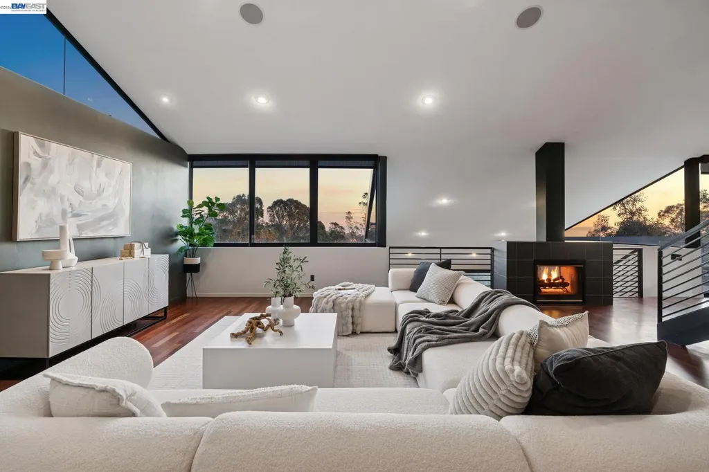 6353 Skyline Boulevard Oakland CA 94611