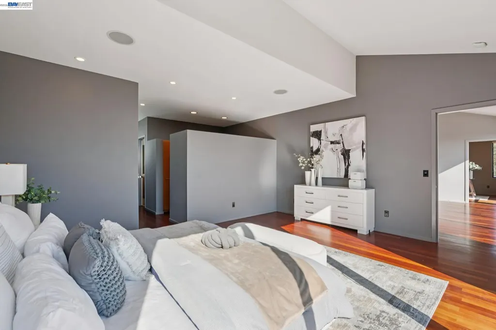 6353 Skyline Boulevard Oakland CA 94611