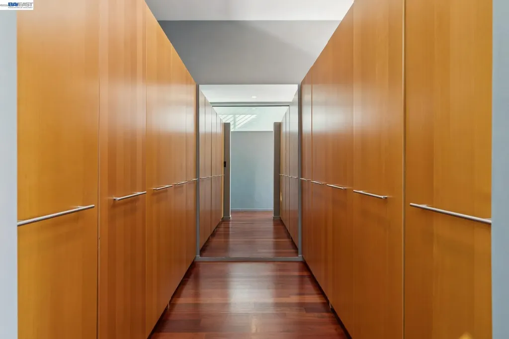 6353 Skyline Boulevard Oakland CA 94611