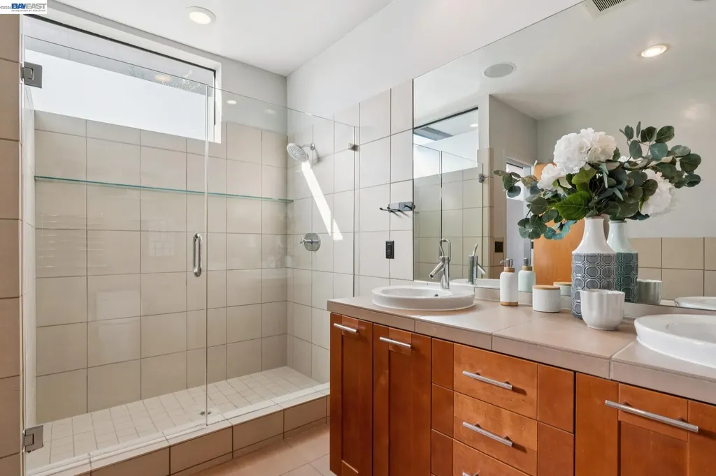 6353 Skyline Boulevard Oakland CA 94611