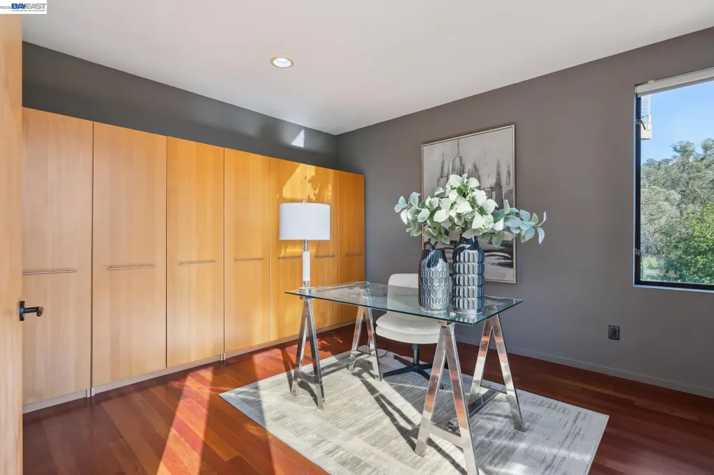 6353 Skyline Boulevard Oakland CA 94611