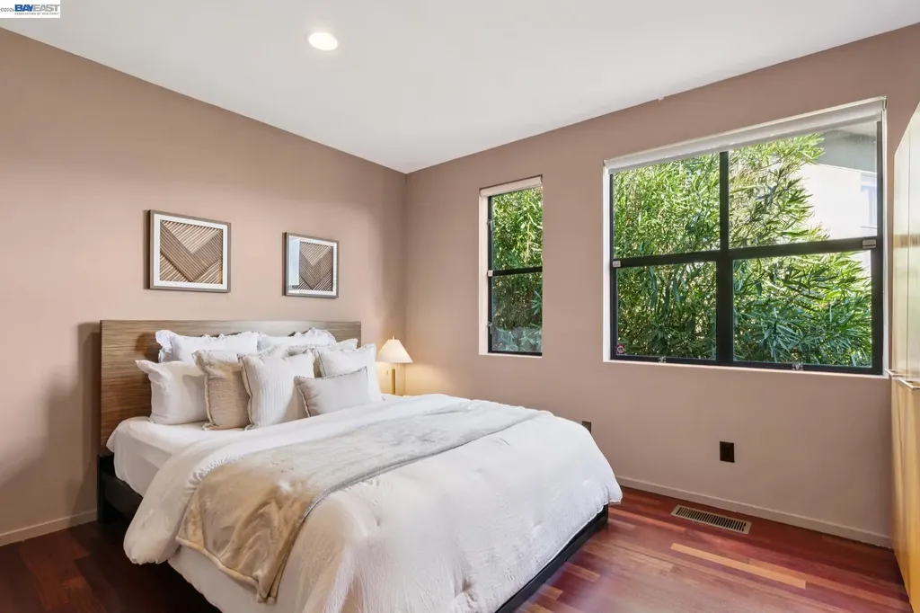 6353 Skyline Boulevard Oakland CA 94611