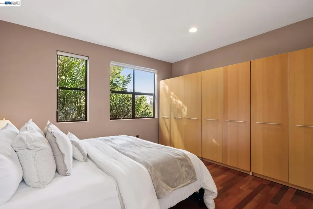 6353 Skyline Boulevard Oakland CA 94611