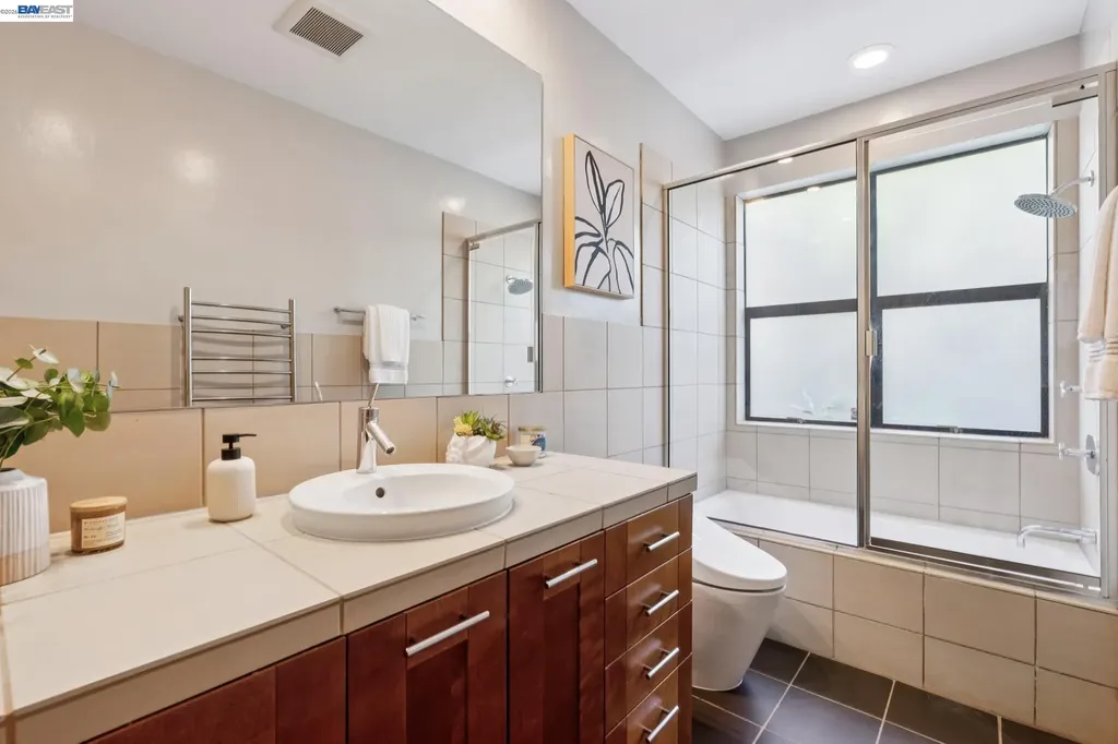 6353 Skyline Boulevard Oakland CA 94611