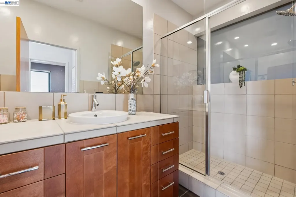 6353 Skyline Boulevard Oakland CA 94611