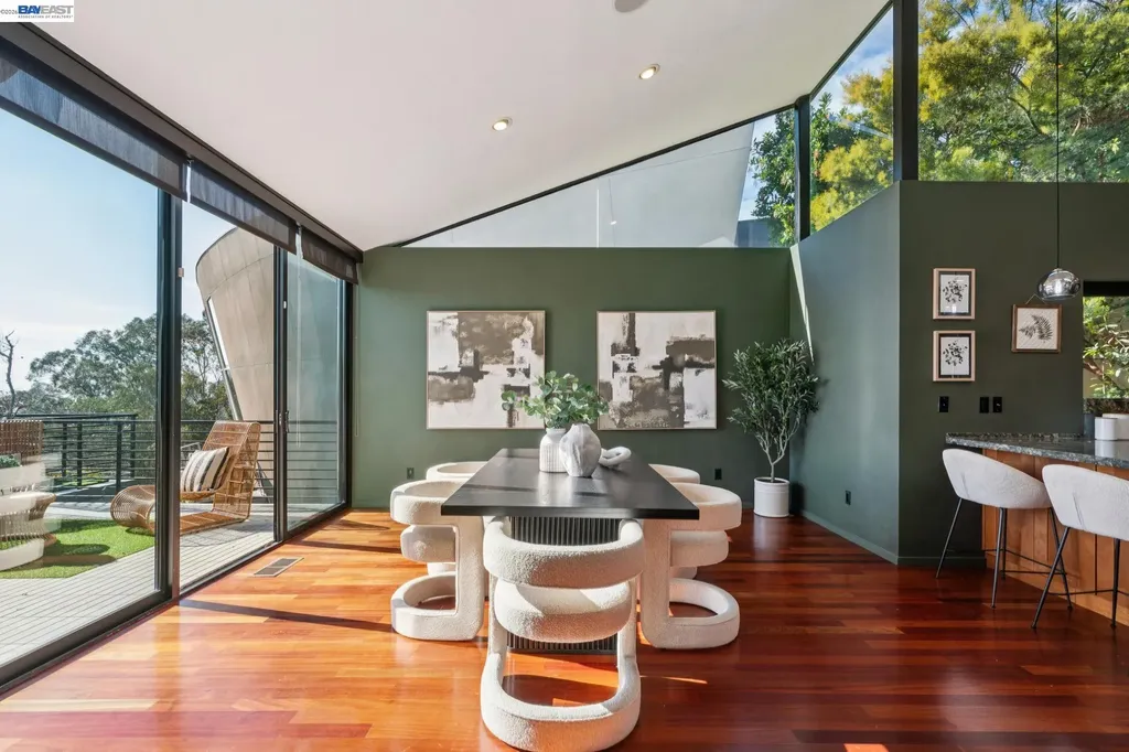 6353 Skyline Boulevard Oakland CA 94611