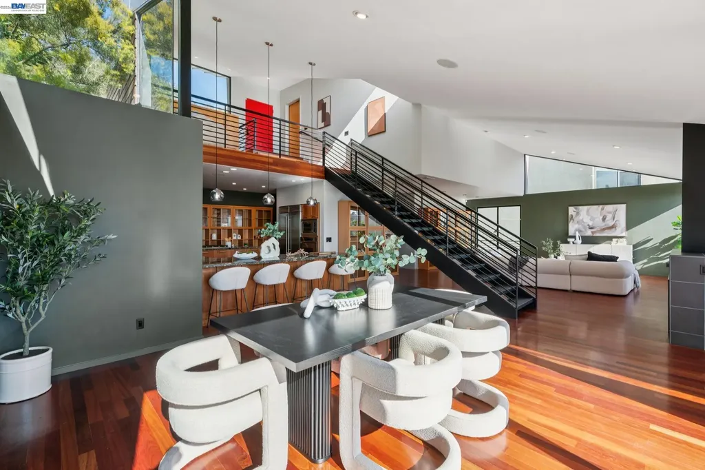 6353 Skyline Boulevard Oakland CA 94611