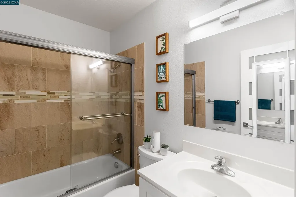 1 Embarcadero W Oakland CA 94607