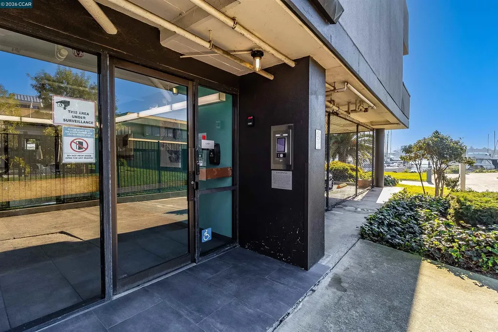 1 Embarcadero W Oakland CA 94607