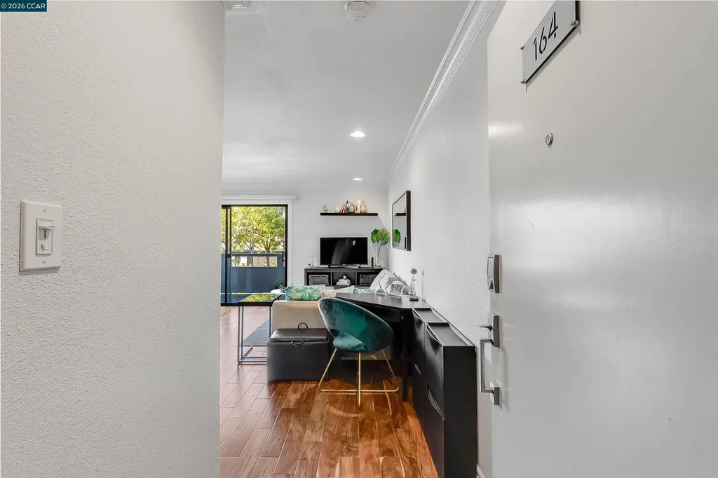 1 Embarcadero W Oakland CA 94607
