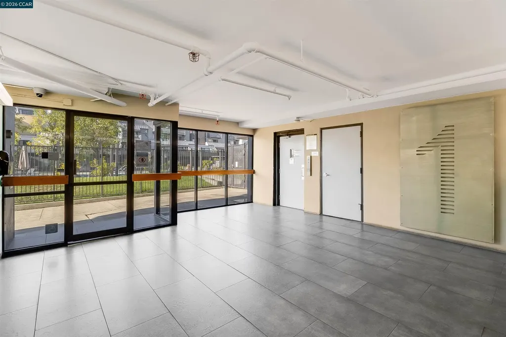 1 Embarcadero W Oakland CA 94607