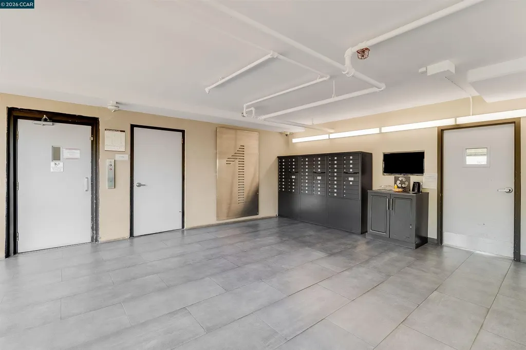 1 Embarcadero W Oakland CA 94607