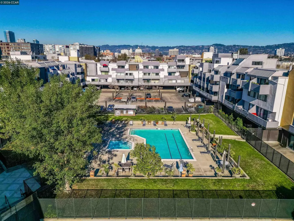 1 Embarcadero W Oakland CA 94607