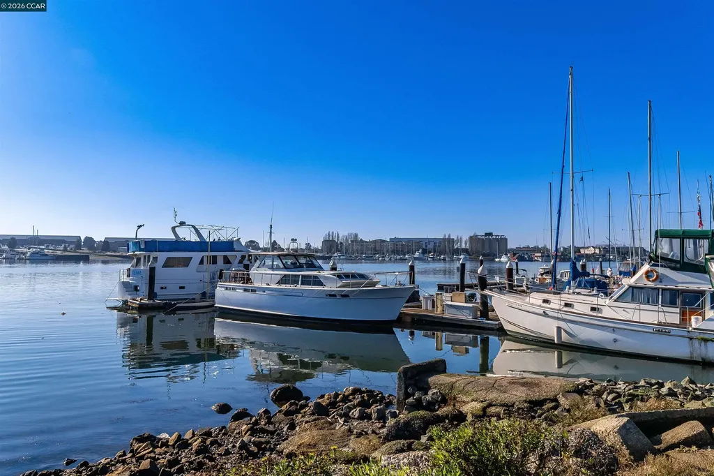 1 Embarcadero W Oakland CA 94607