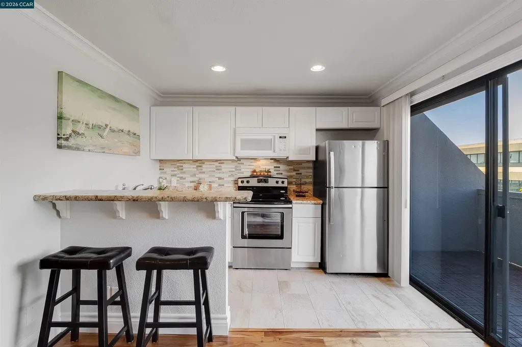 1 Embarcadero W Oakland CA 94607