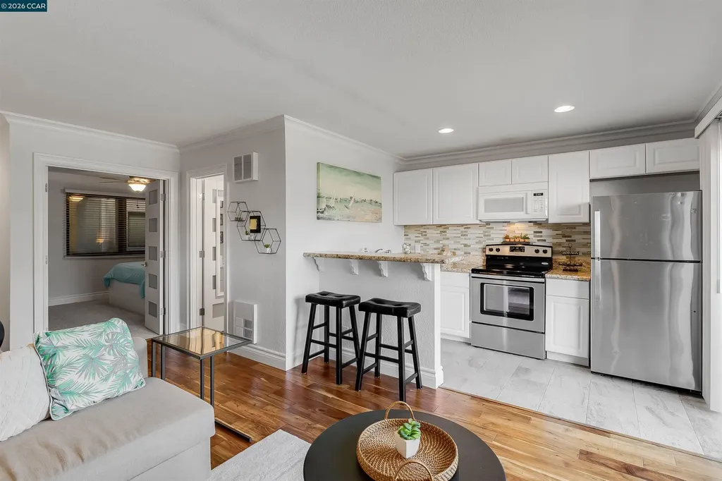 1 Embarcadero W Oakland CA 94607