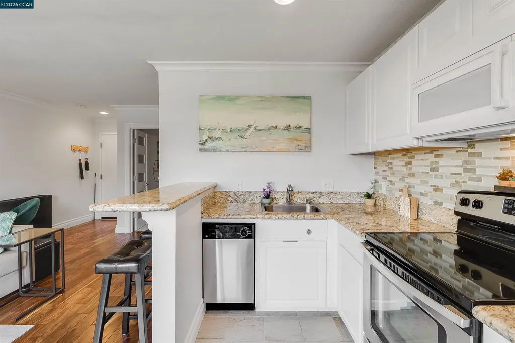1 Embarcadero W Oakland CA 94607