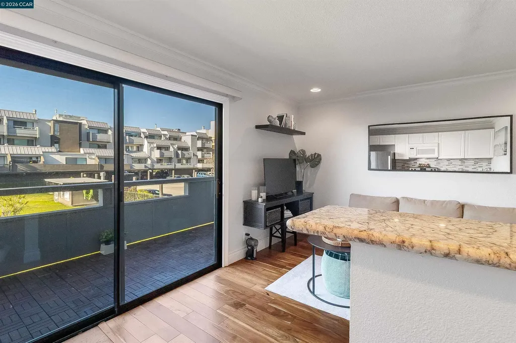 1 Embarcadero W Oakland CA 94607