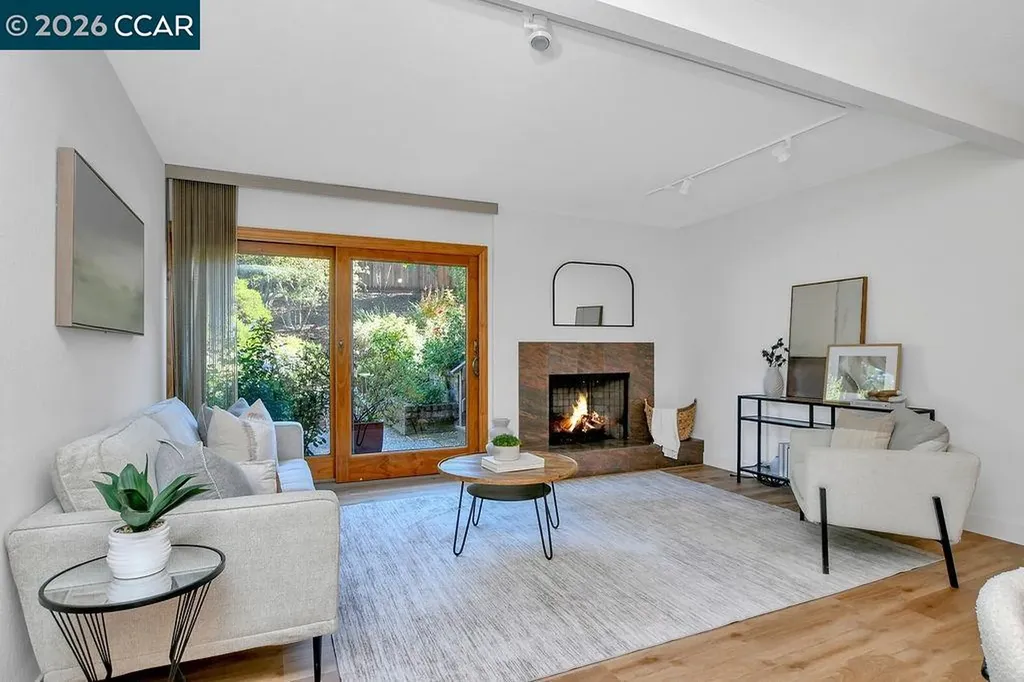 916 Calle Verde Martinez CA 94553