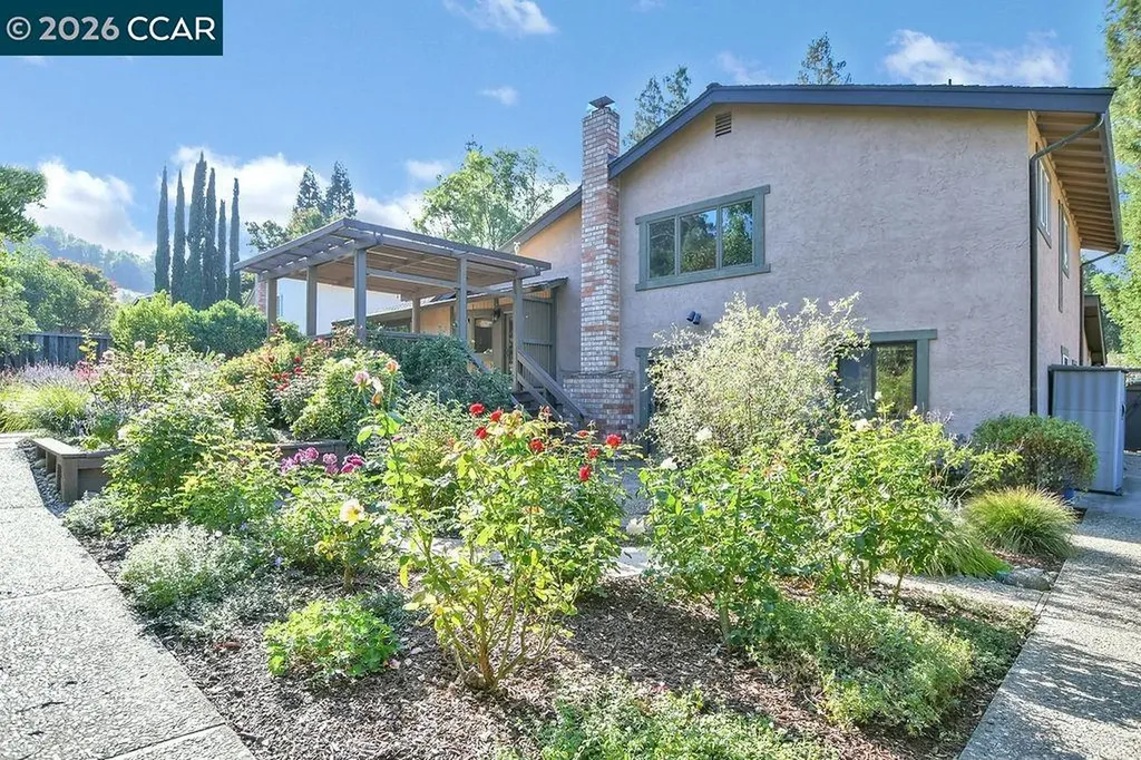 916 Calle Verde Martinez CA 94553