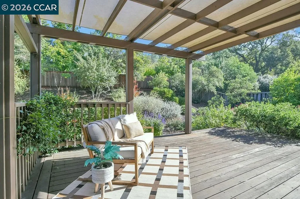 916 Calle Verde Martinez CA 94553