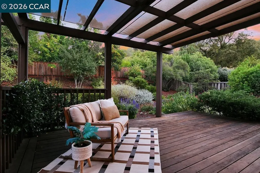 916 Calle Verde Martinez CA 94553