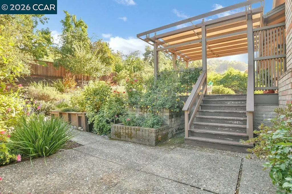 916 Calle Verde Martinez CA 94553