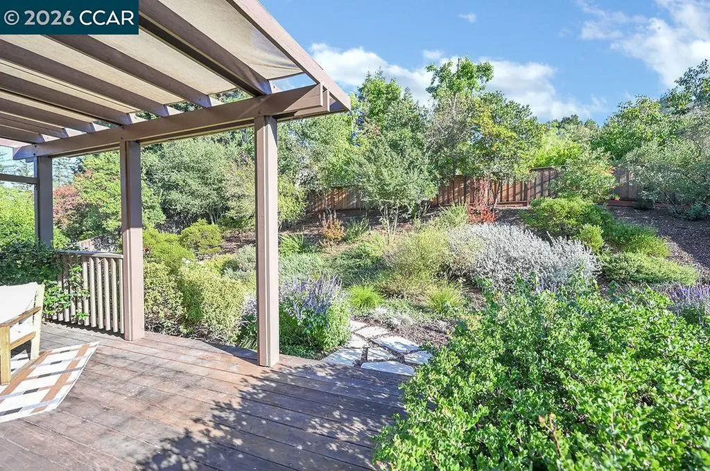 916 Calle Verde Martinez CA 94553