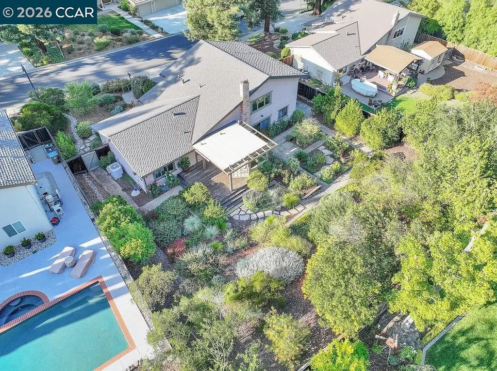 916 Calle Verde Martinez CA 94553