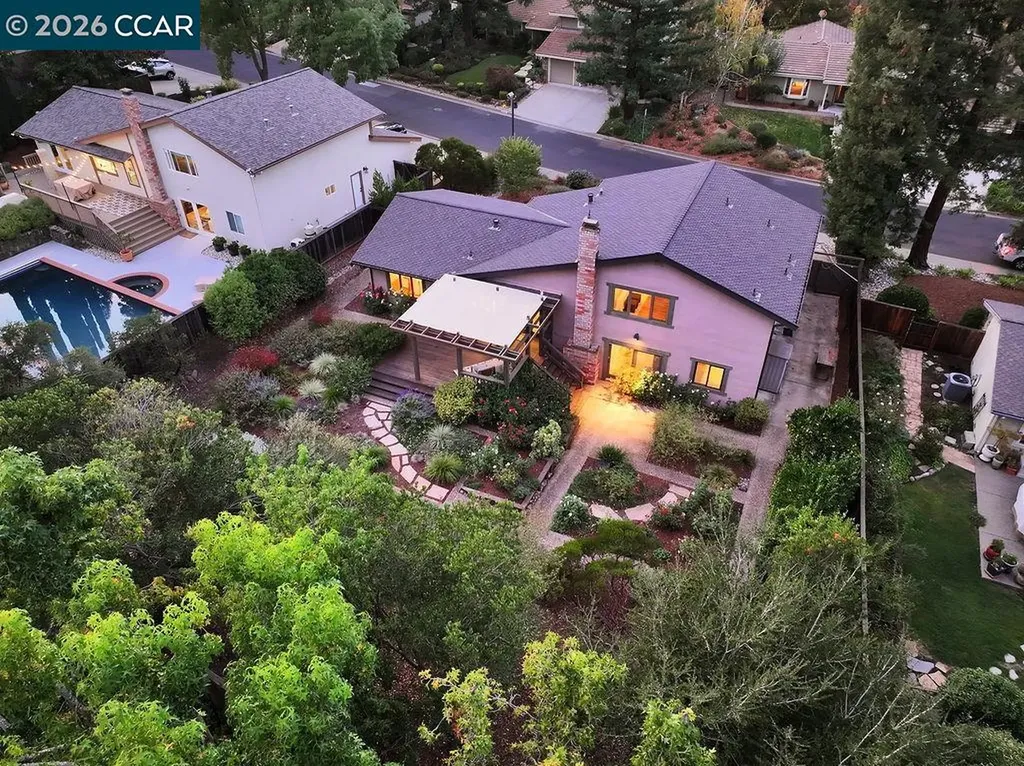 916 Calle Verde Martinez CA 94553