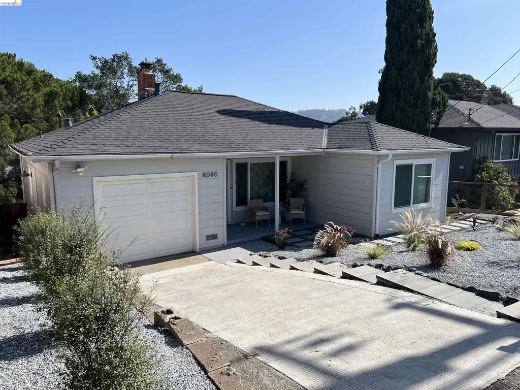 8040 Crest Oakland CA 94605