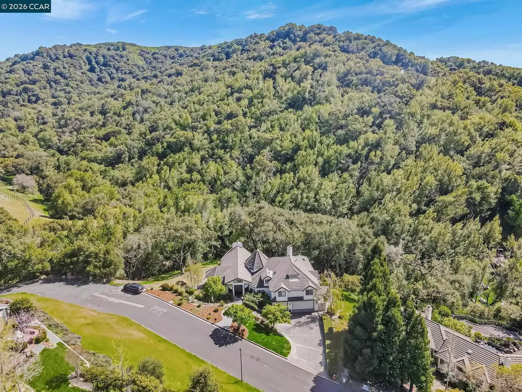 4 Julianna Court Moraga CA 94556