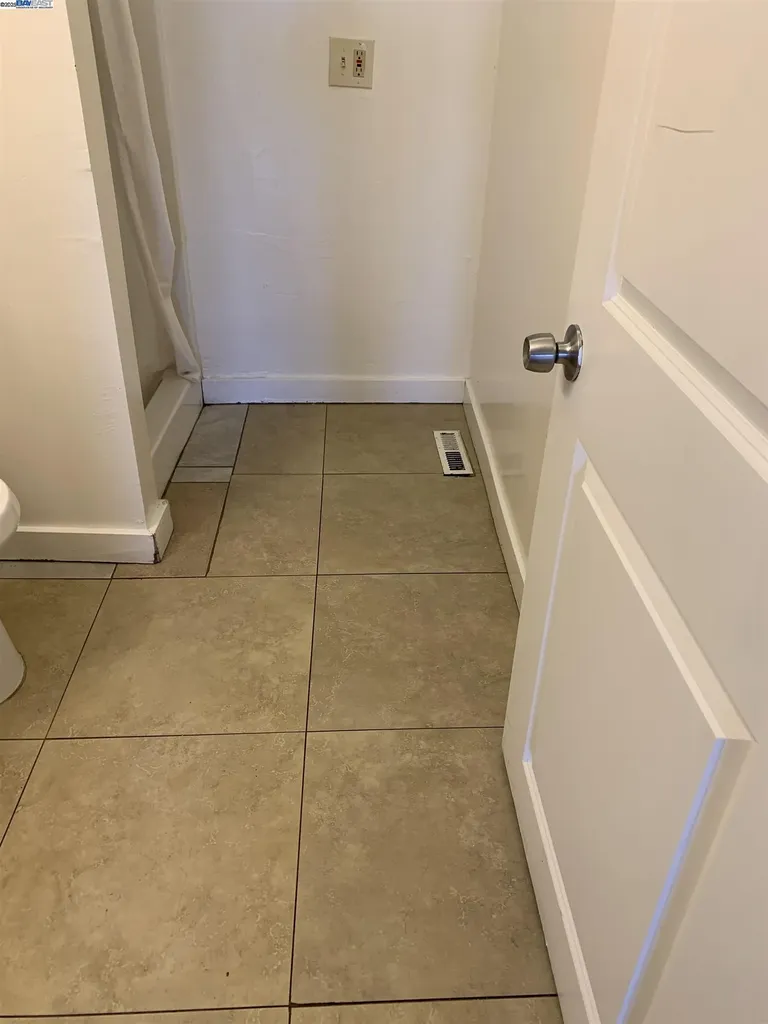 9380 Thermal Street Oakland CA 94605