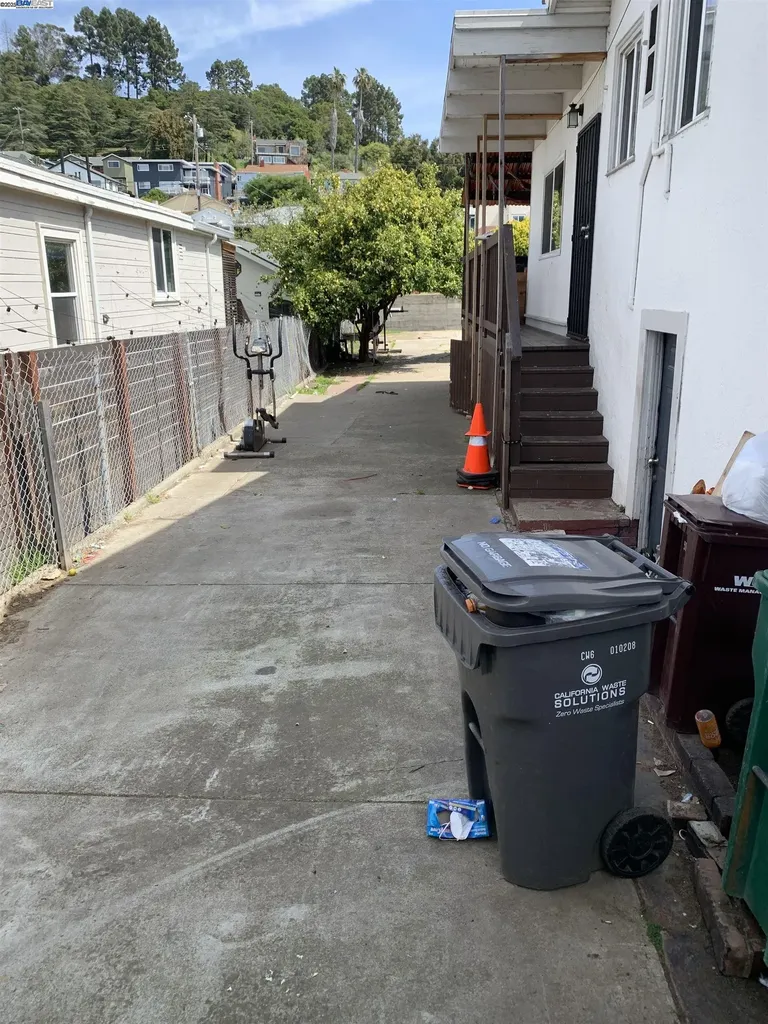 9380 Thermal Street Oakland CA 94605