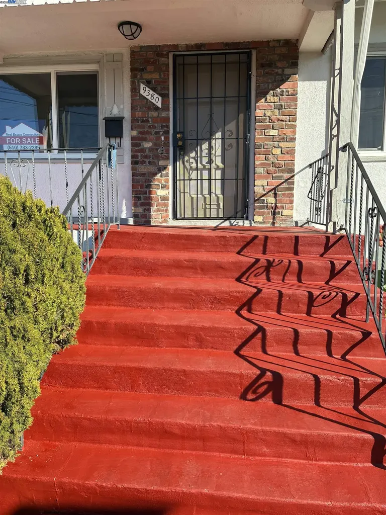 9380 Thermal Street Oakland CA 94605