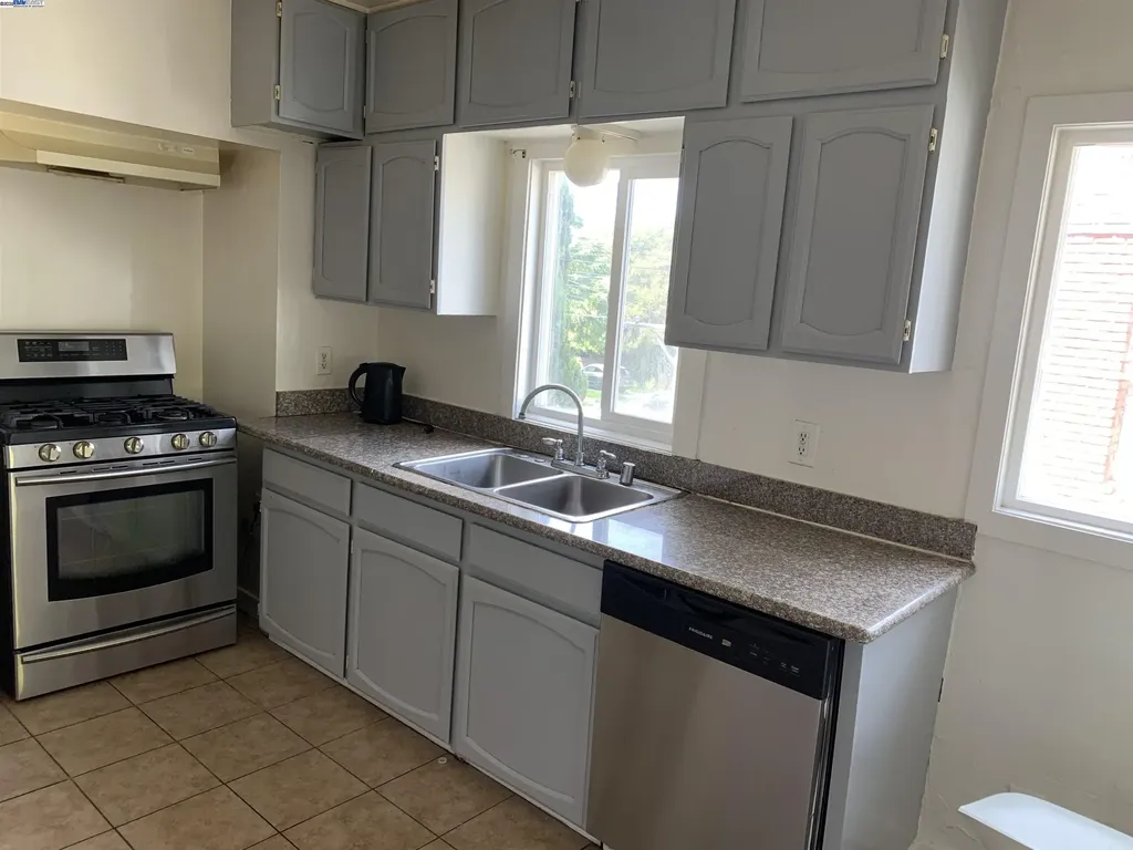 9380 Thermal Street Oakland CA 94605