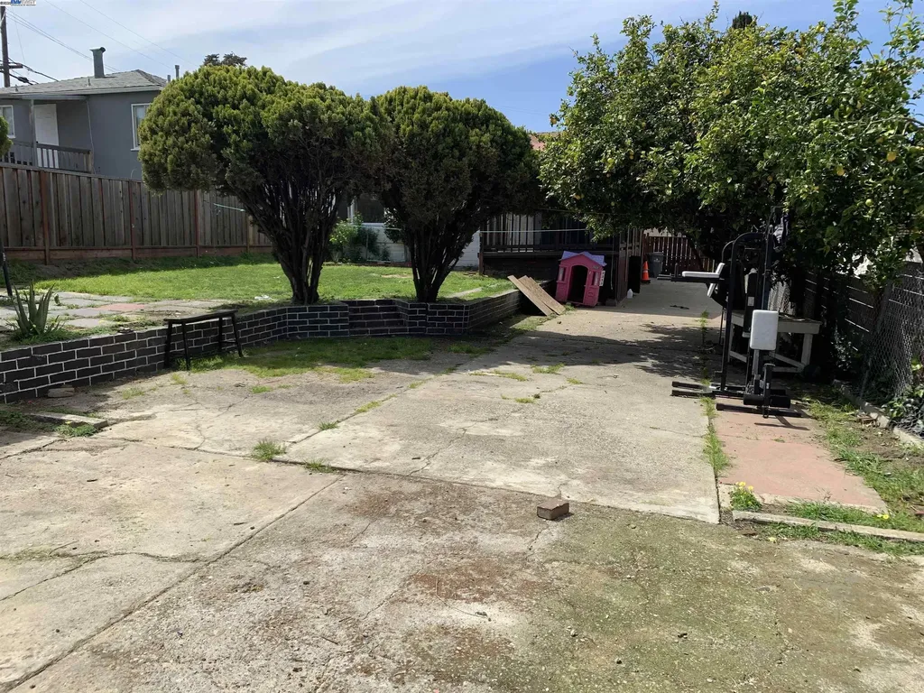 9380 Thermal Street Oakland CA 94605