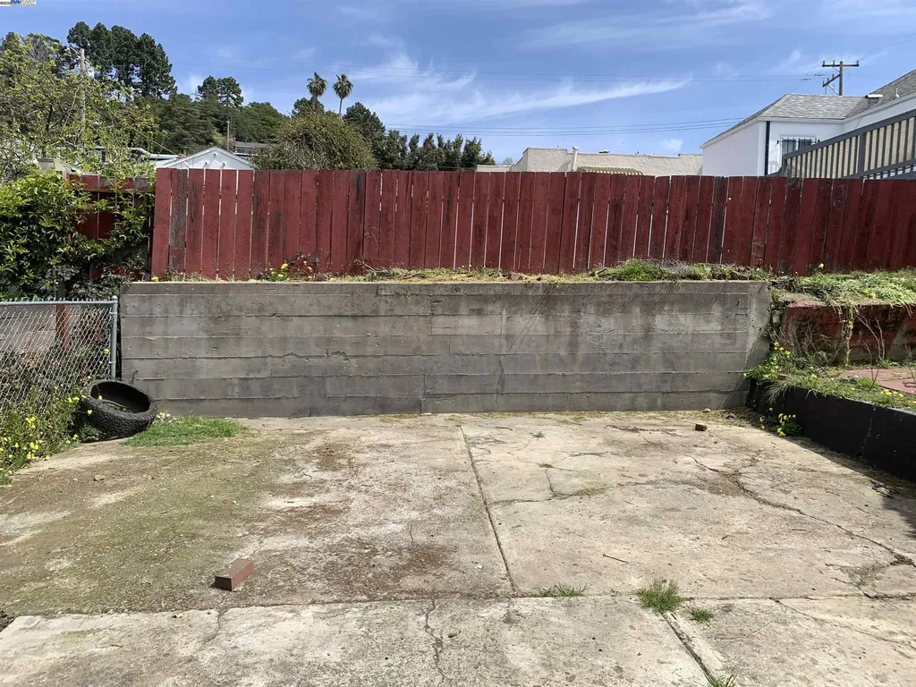 9380 Thermal Street Oakland CA 94605