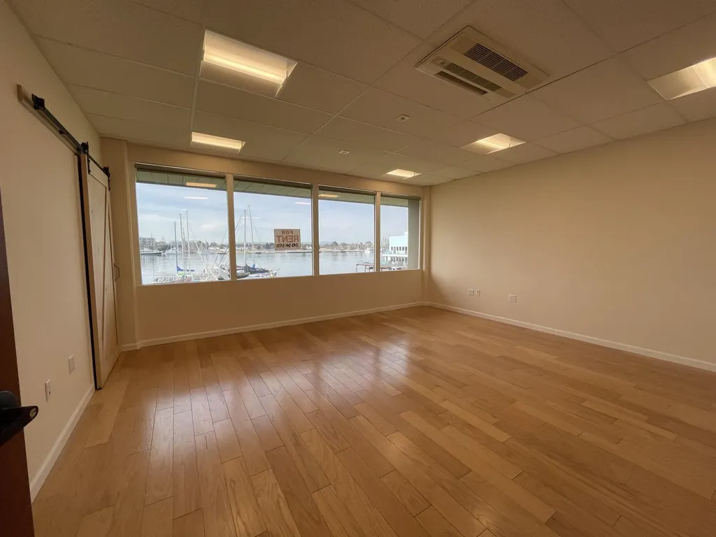 11 Embarcadero W Oakland CA 94607