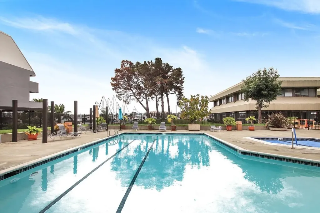 11 Embarcadero W Oakland CA 94607
