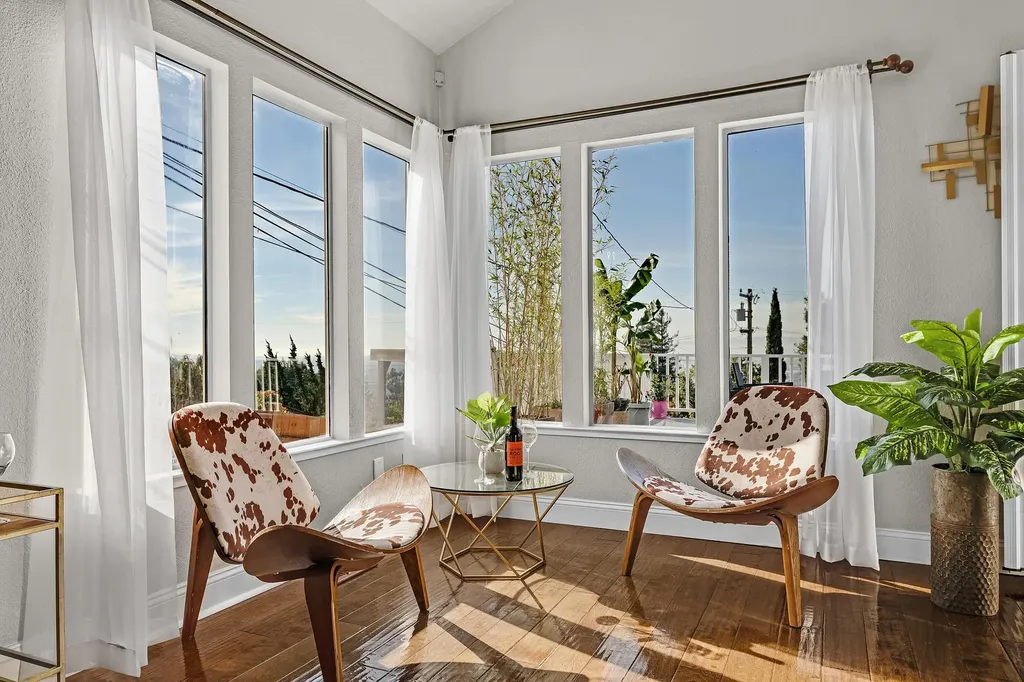 7554 Sunkist Drive Oakland CA 94605