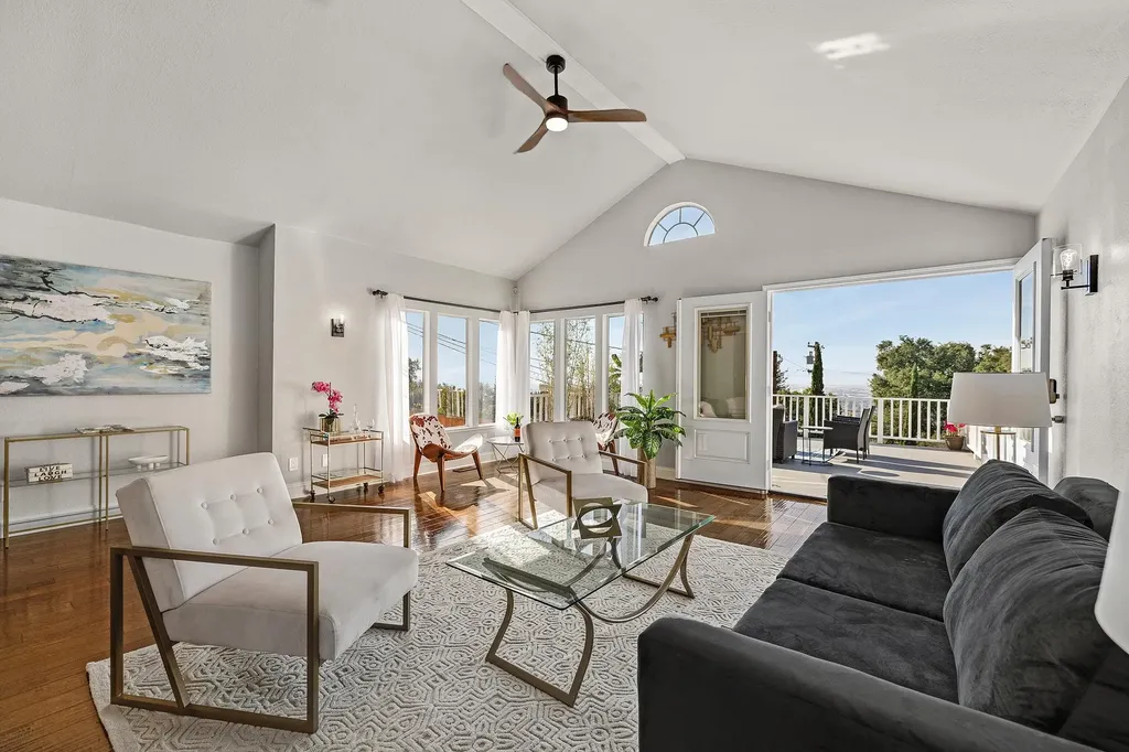 7554 Sunkist Drive Oakland CA 94605