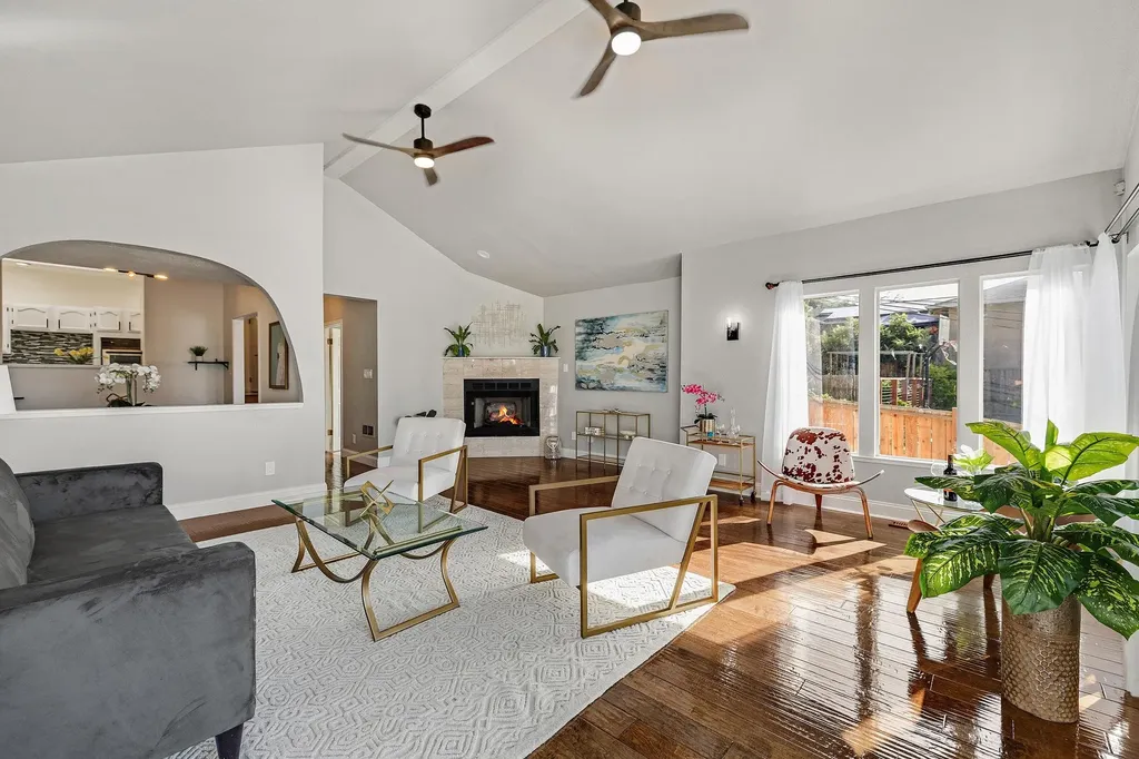 7554 Sunkist Drive Oakland CA 94605