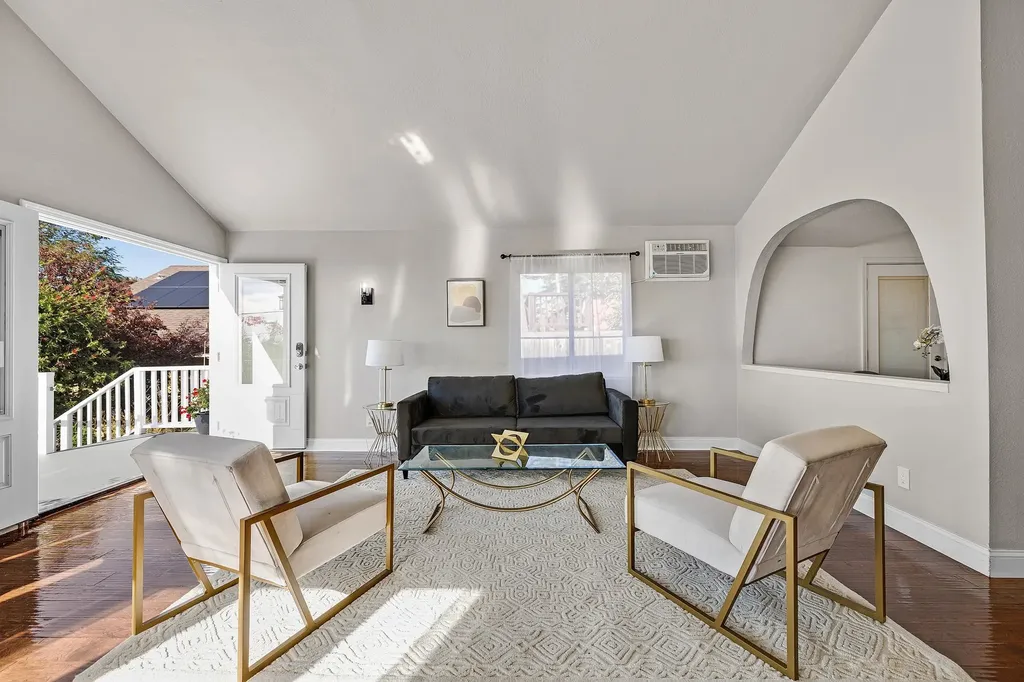 7554 Sunkist Drive Oakland CA 94605