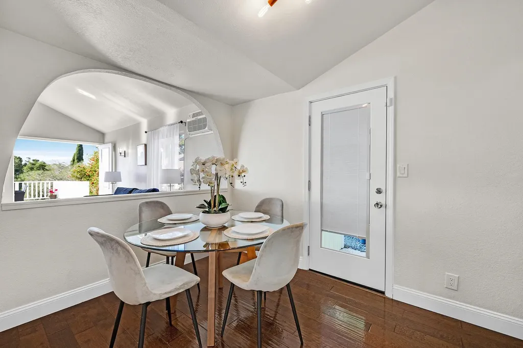 7554 Sunkist Drive Oakland CA 94605