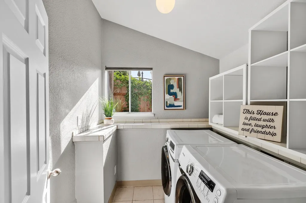 7554 Sunkist Drive Oakland CA 94605