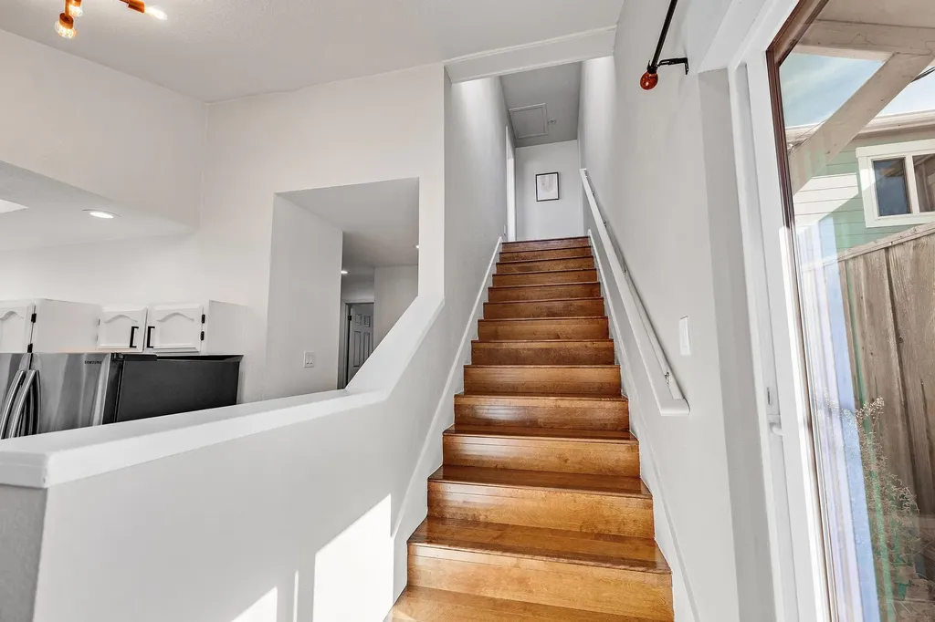 7554 Sunkist Drive Oakland CA 94605